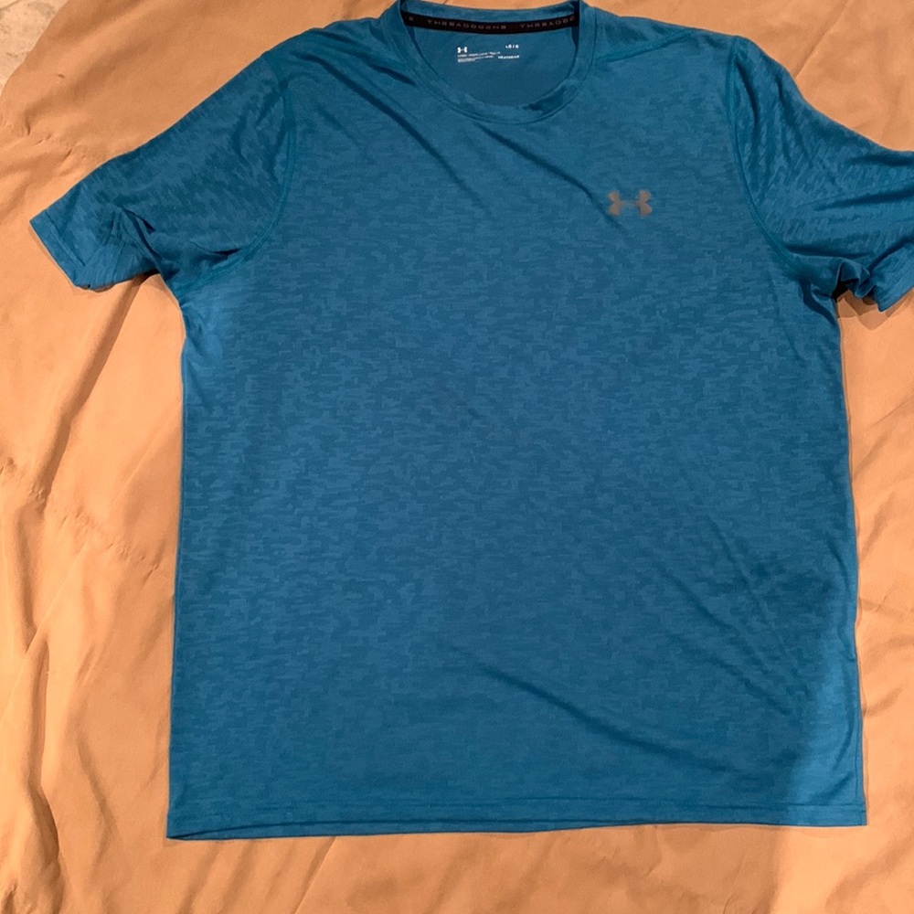 Under armour heat gear size mens L. T-shirt like new never worn!